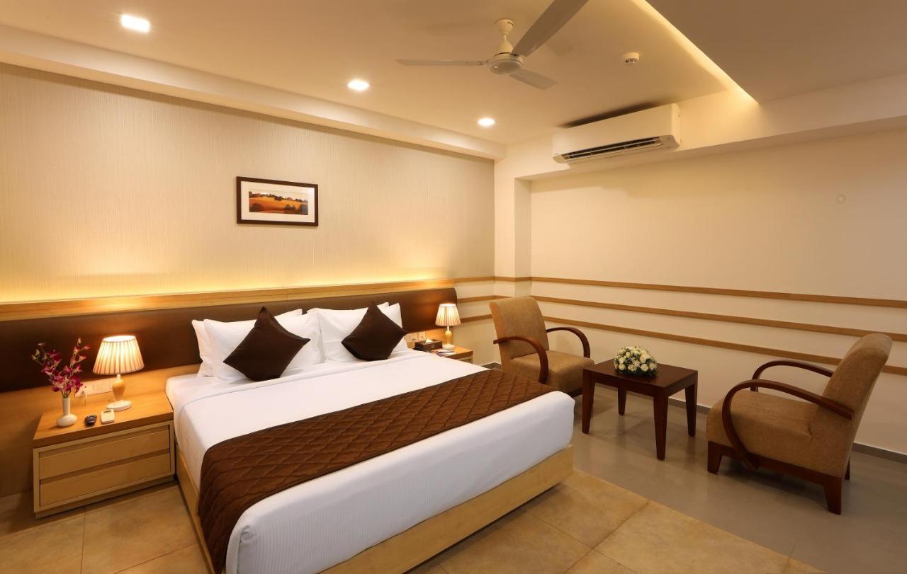 מלון Kochi Flora Charishma Residency Aluva מראה חיצוני תמונה