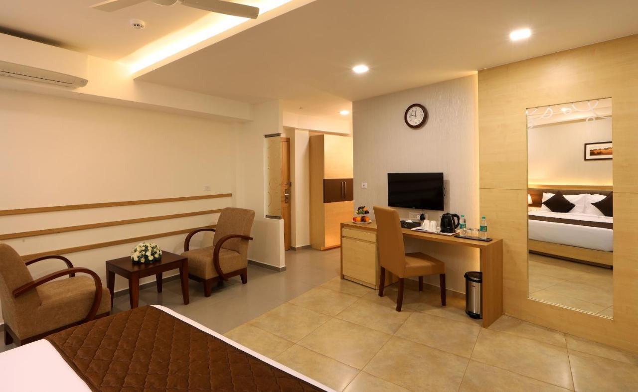 מלון Kochi Flora Charishma Residency Aluva מראה חיצוני תמונה