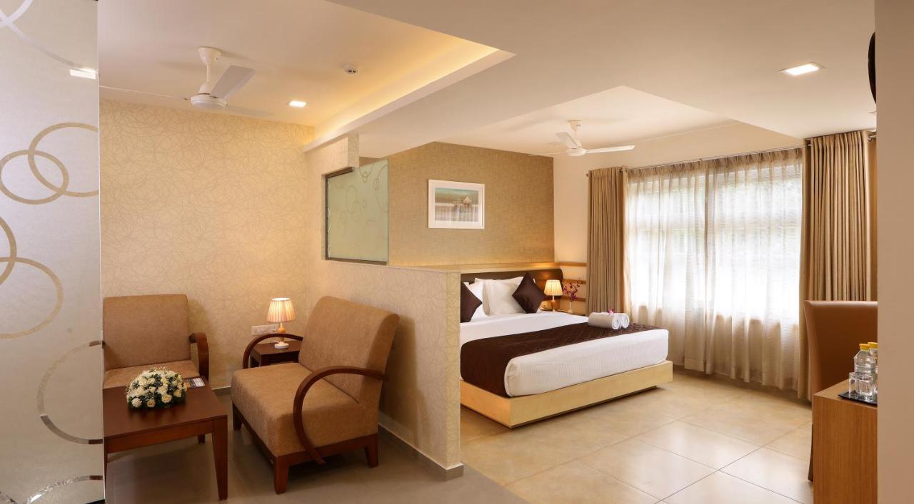 מלון Kochi Flora Charishma Residency Aluva מראה חיצוני תמונה