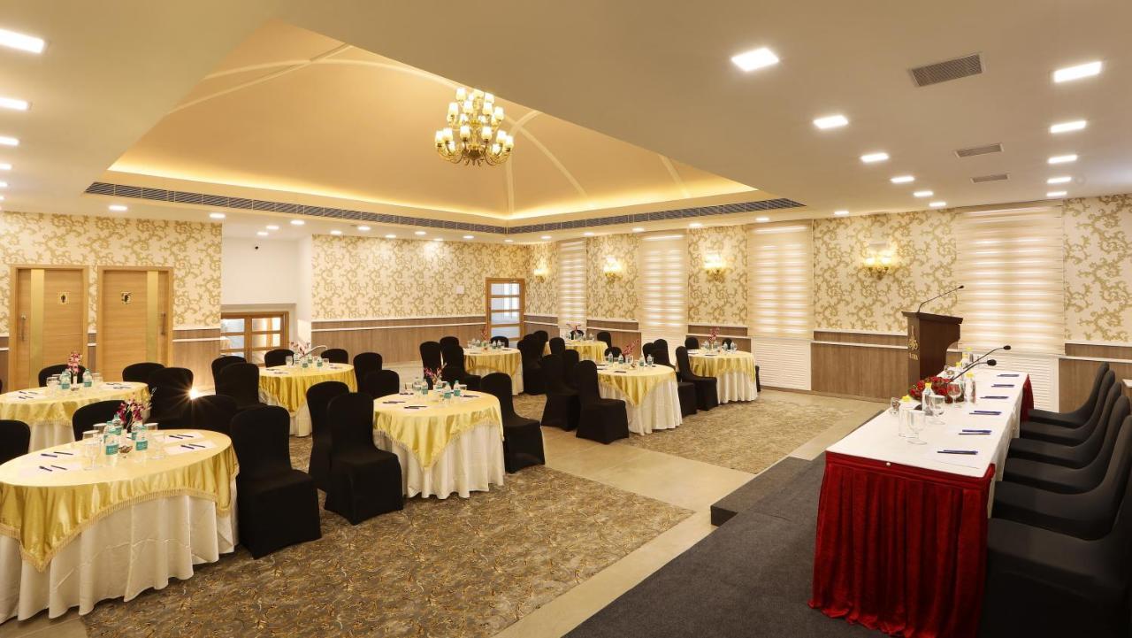 מלון Kochi Flora Charishma Residency Aluva מראה חיצוני תמונה